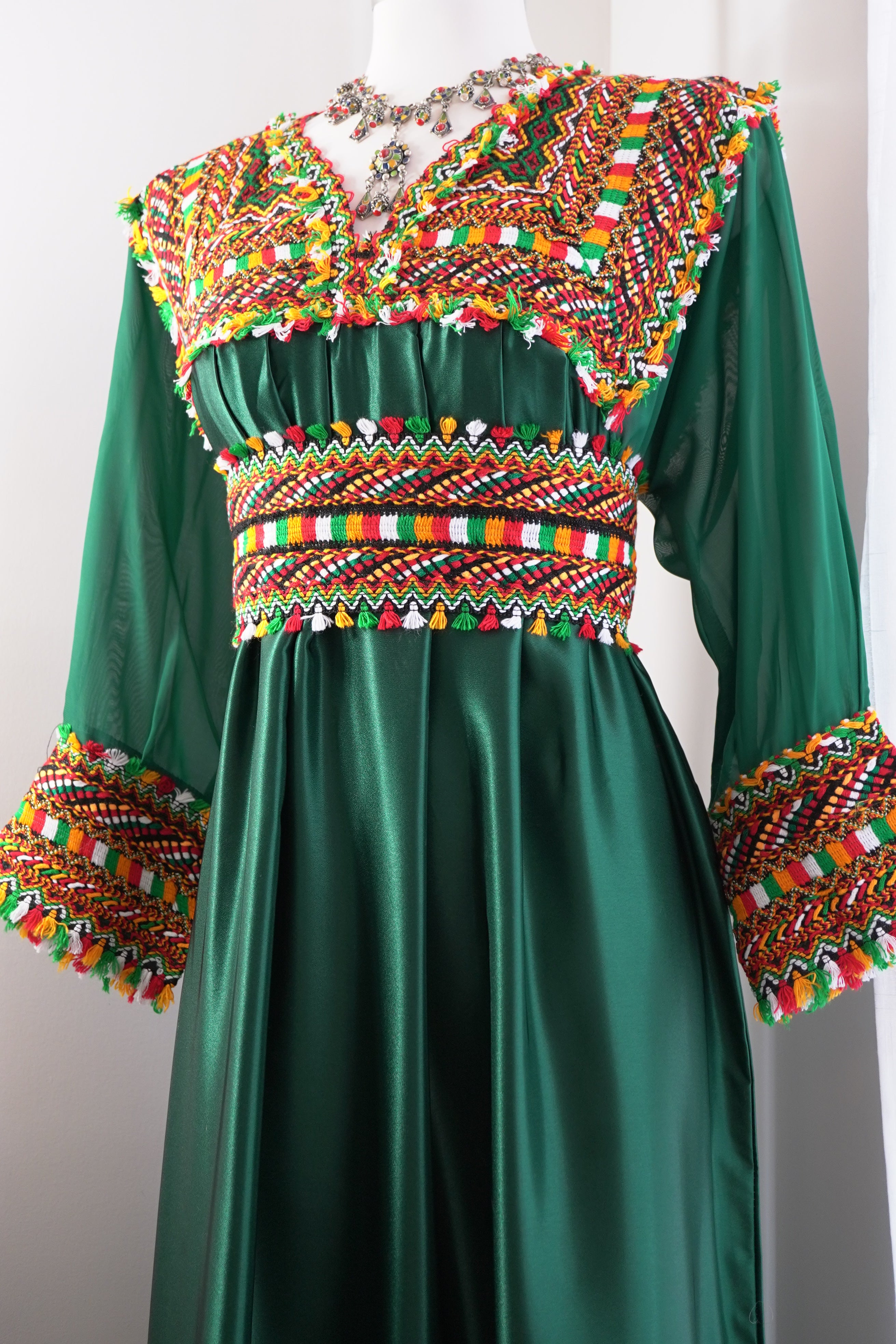 ROBE KABYLE LYDIA VERTE Narimane Haute Couture