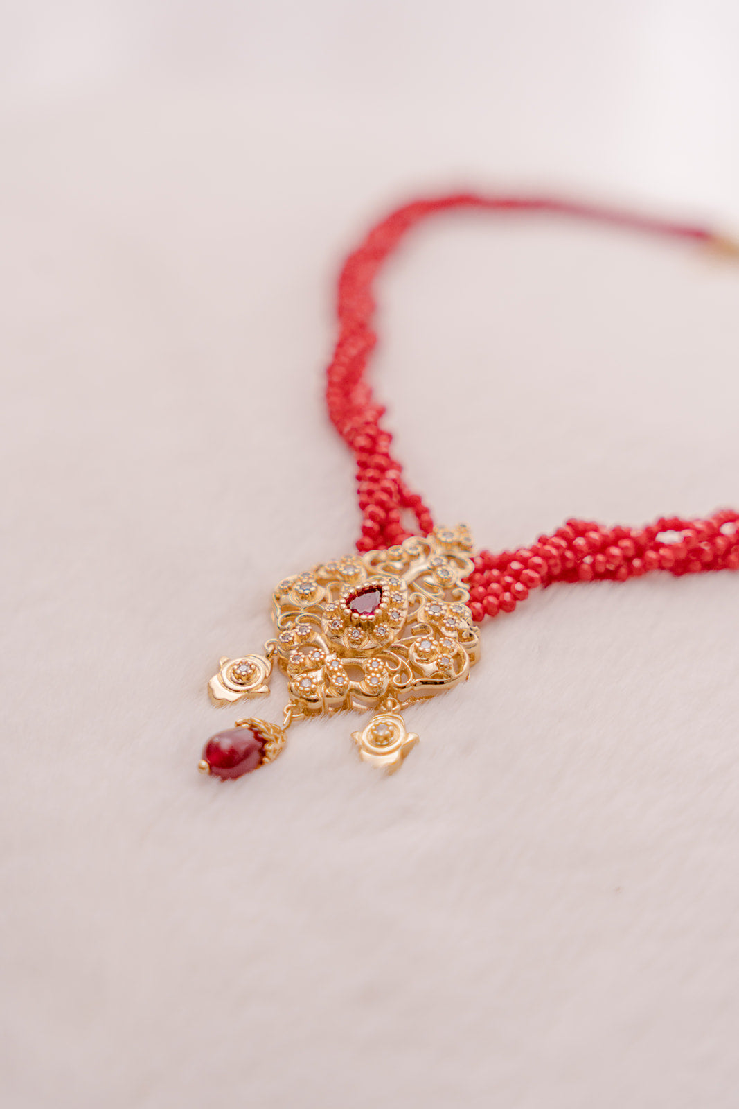 COLLIER DE PERLES ROUGE